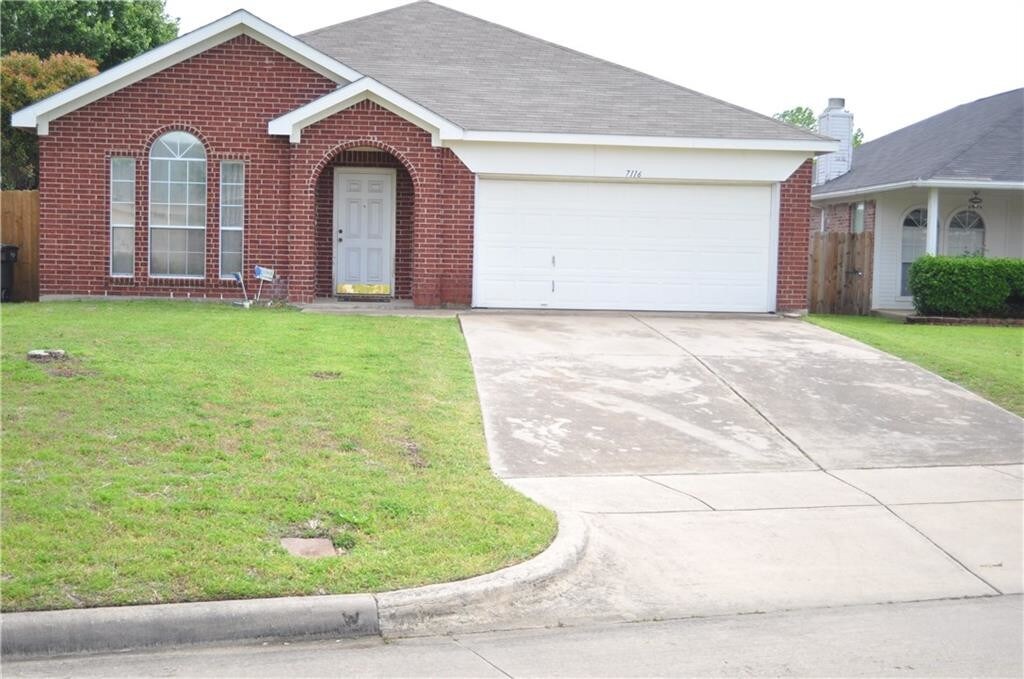 Primary Photo - 7116 Park Creek Cir E