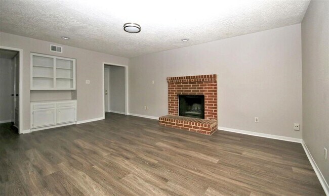 Foto del edificio - 13611 Ravensway Dr