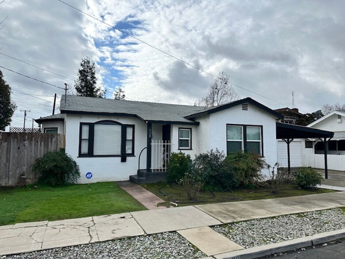 Primary Photo - Darling 2 bedroom 1 bath with bonus room