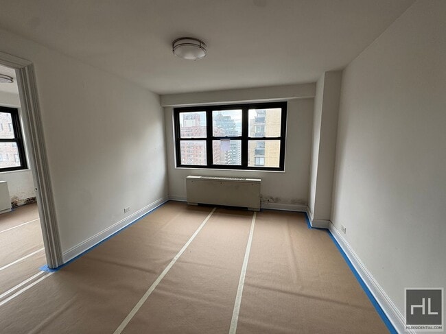 Building Photo - E 16 ST
