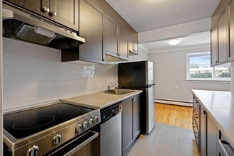Interior Photo - 1196 Shillington