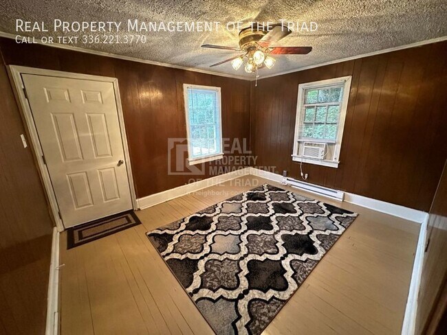 Foto del edificio - Great Value Two Bedroom, One bathroom in W...
