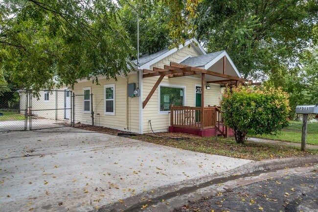 Foto del edificio - 7511 Carver Ave