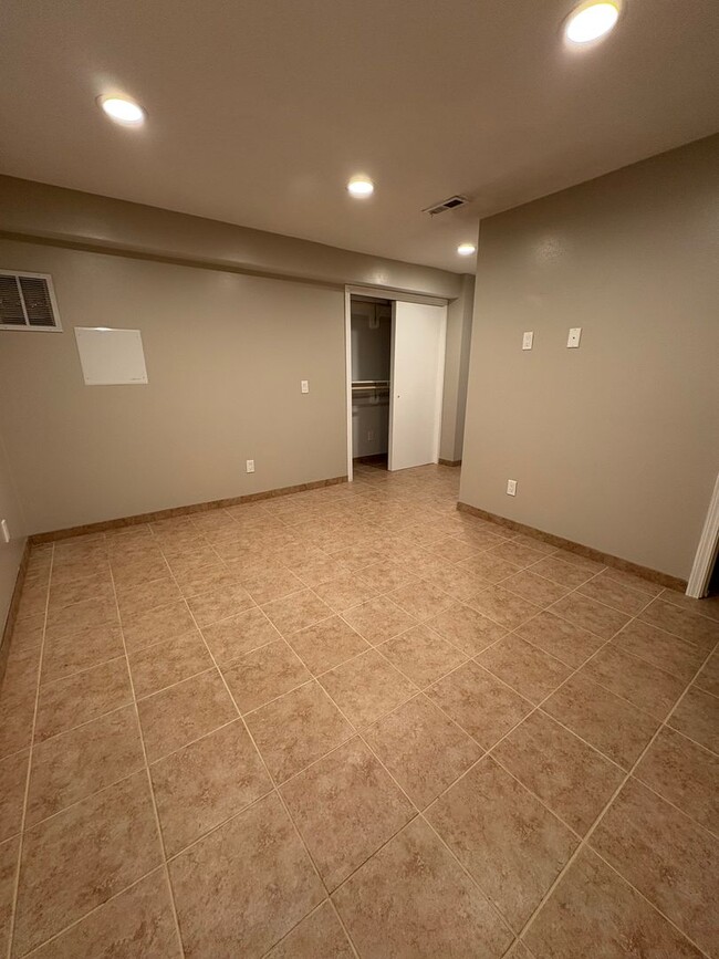 Building Photo - 4 Bedroom, 2 Full Baths and 2 1/2 Bath Hou...