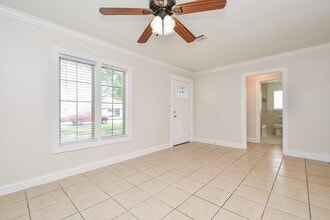 Building Photo - 44 Farrell St