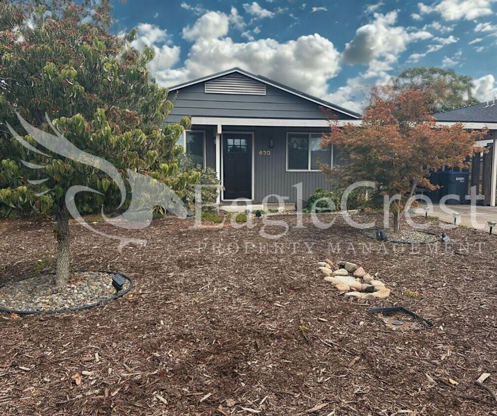 Foto del edificio - Three Bedroom, One Bathroom Home with Larg...