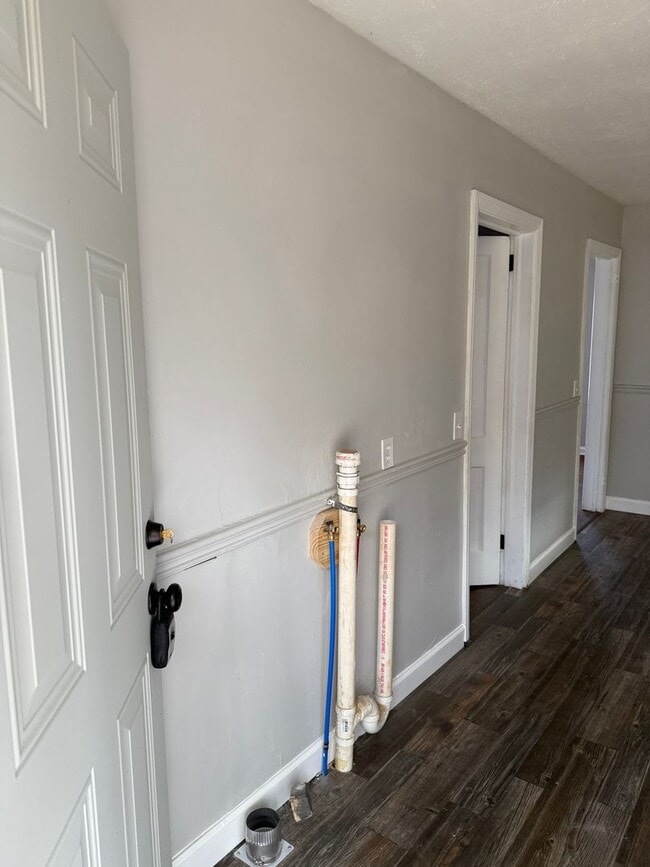 Building Photo - 1705 Hoover St