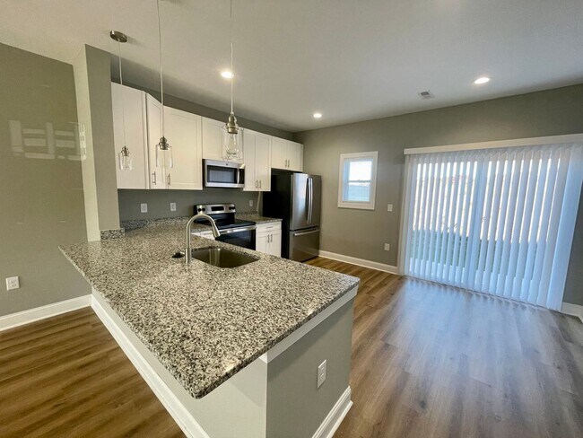 Foto del edificio - Townhouse off Leesville Road