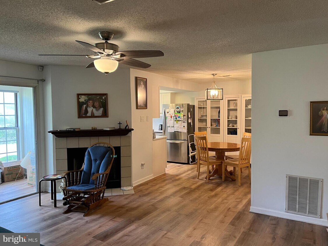 12102 Green Ledge Ct Unit 202, Fairfax, VA 22033 Room for Rent in