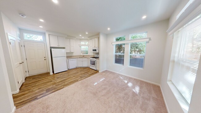 Foto del edificio - 4133-4133 Palm Tree Ct