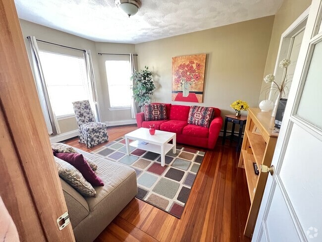 Furniture Included: LivingRoom - 558 Washington St