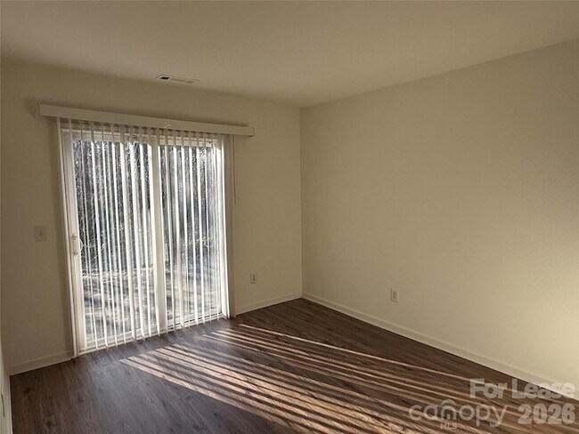 Foto del edificio - 6319 Elliott Dr