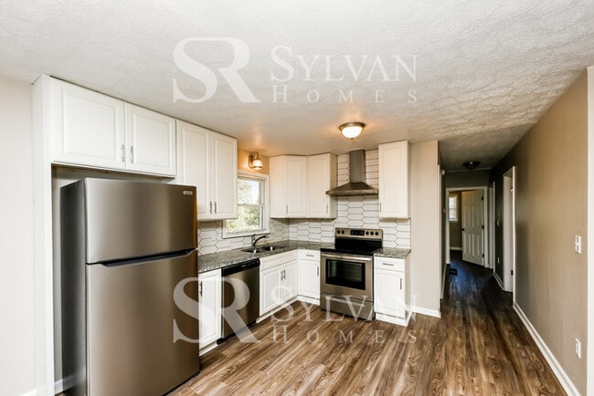 Building Photo - Do not miss out on the incredible opportun...