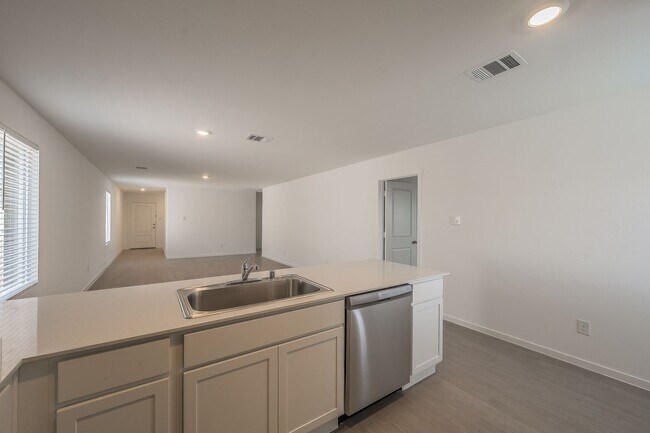 Foto del edificio - Brand new 3 bedroom 2 bath home Lennar home