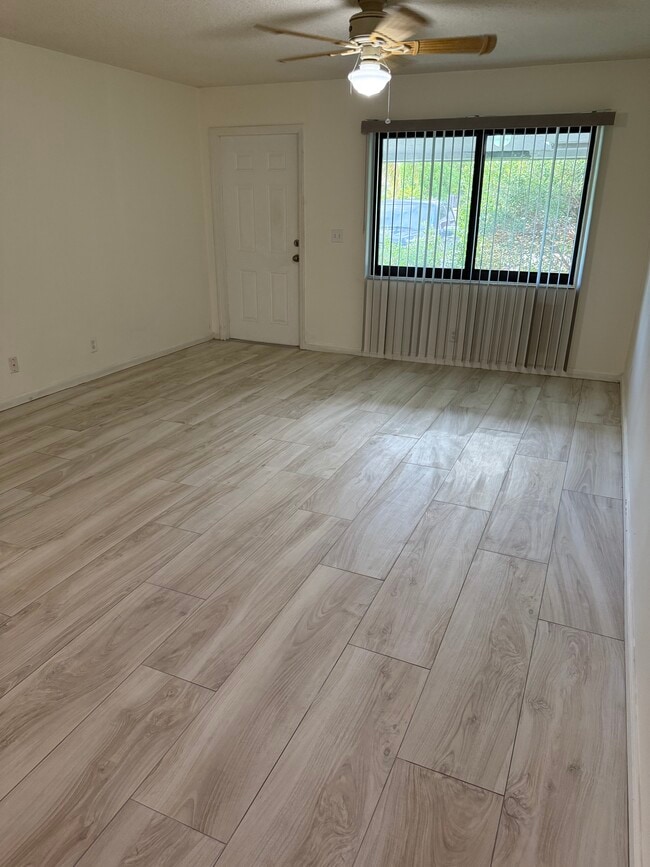 Building Photo - 4750 Brady Ln