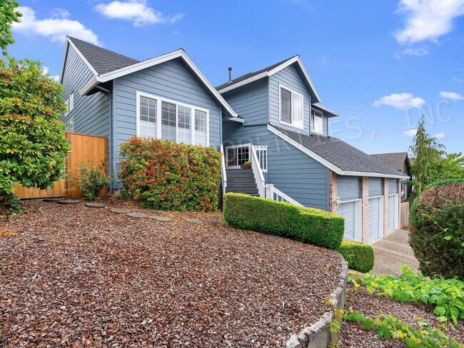Building Photo - 4+ Bedroom Tigard Home With a Beautiful Vi...