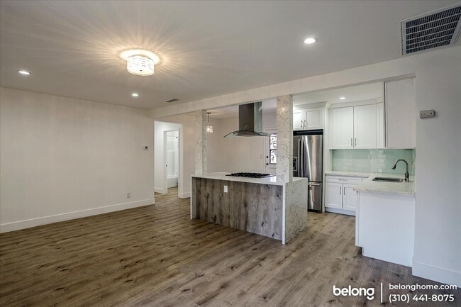 Building Photo - 8833 Paso Robles Ave