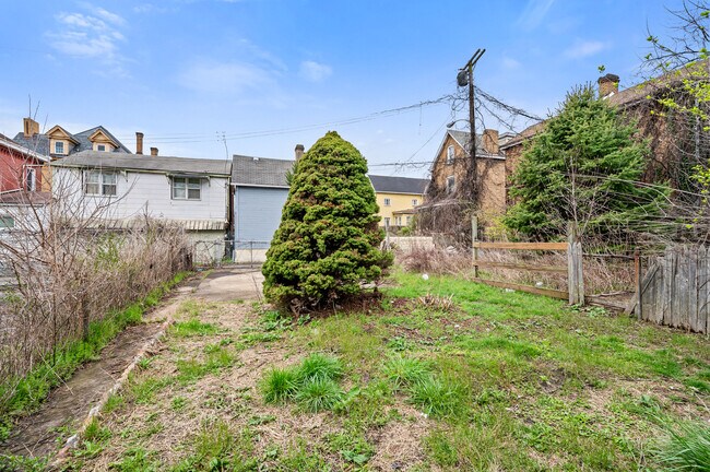 Foto del edificio - 134 Corey Ave