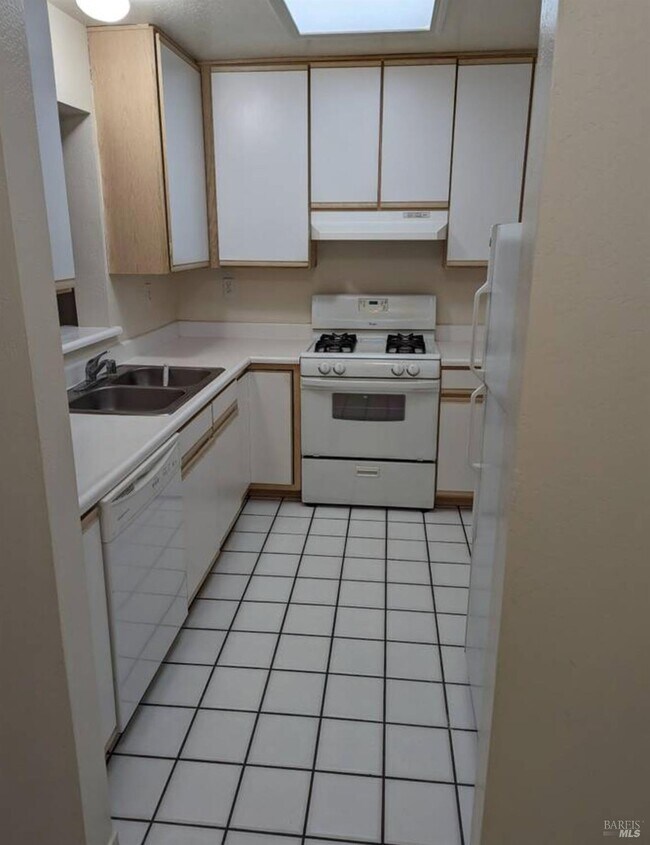 Building Photo - 1 Fawn Ct