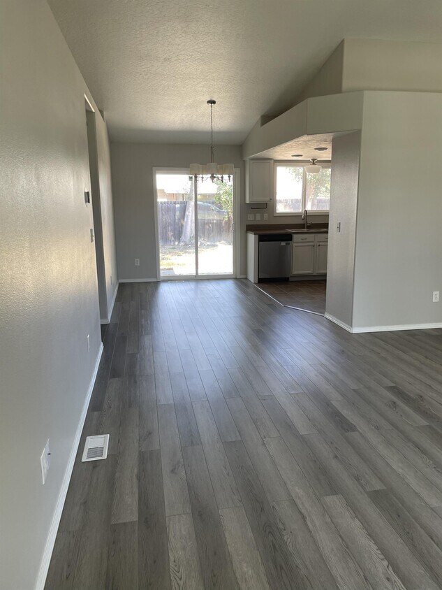Foto principal - 882 Valley St