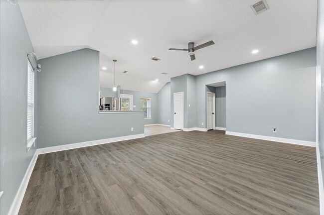 Building Photo - 11919 Piney Bend Dr