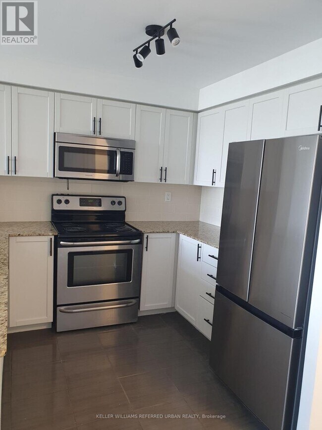 Photo du bâtiment - 816-1816 Lansdowne Ave