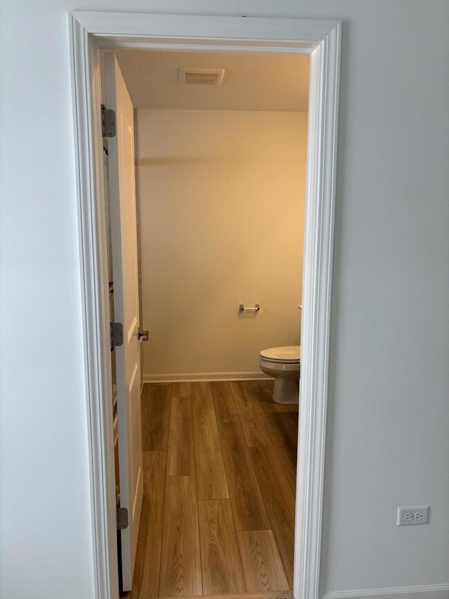 Building Photo - 450 Hathaway Ln