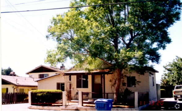 Building Photo - 121-A B Apricot St