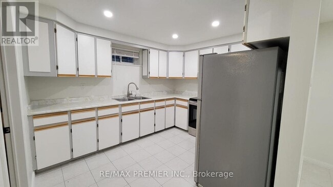 Building Photo - 43 Brandy Crescent