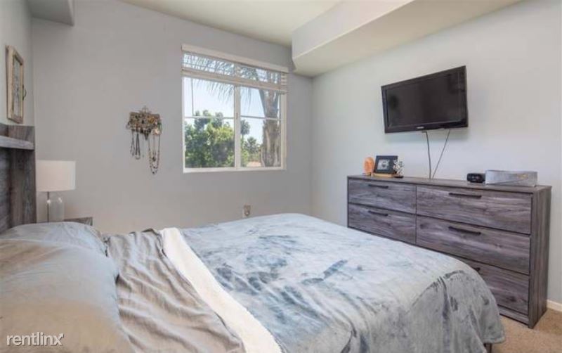 Primary Photo - 2 br, 2.5 bath Townhome - 1670 E Palomar St