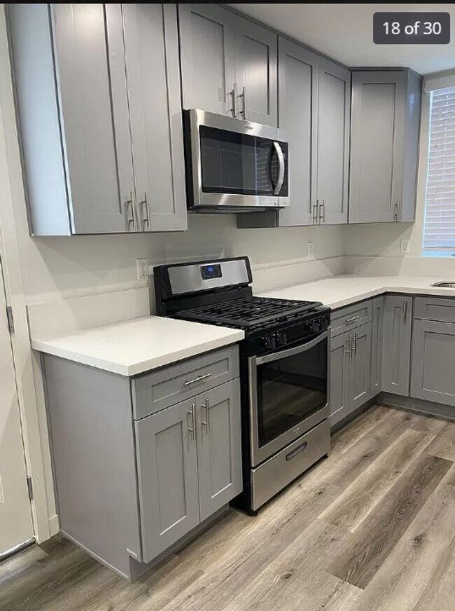 Foto del edificio - 2409 1/2 Ridgeley Dr