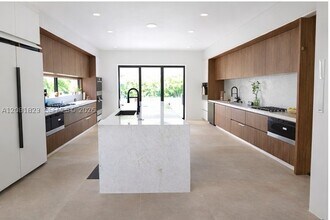 Building Photo - 4031 SW 54th Ct