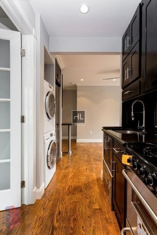 Foto del edificio - E 10TH ST.