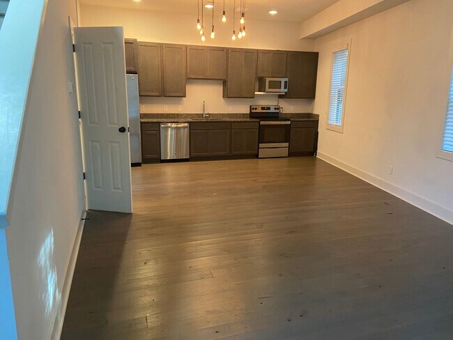 Foto del edificio - DIXON PARK | 2 BEDROOM | 2 BATH