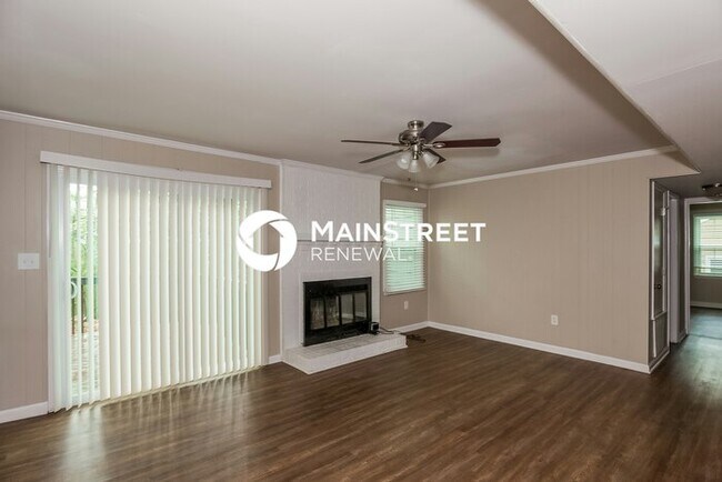 Foto del edificio - 4 Bedroom Pet-Friendly Home in Charlotte, NC with Main Street Renewal