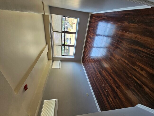 Building Photo - 823 S Springfield Ave