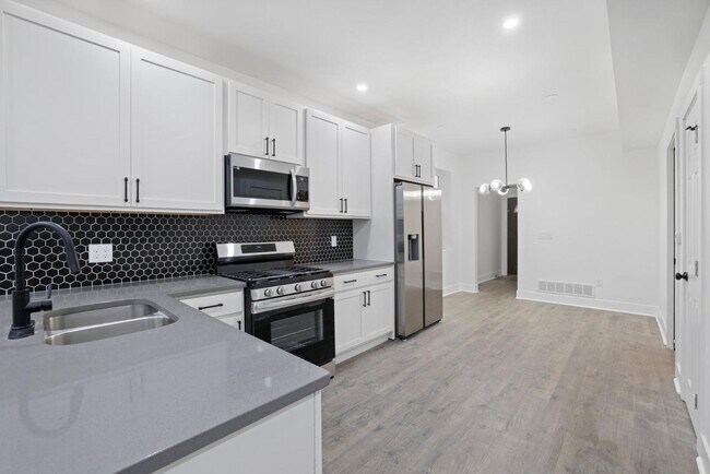 Building Photo - 272 S 22nd St