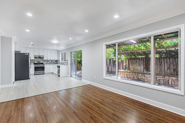 Foto del edificio - Beautiful Bright and Airy 4-Bedroom House ...