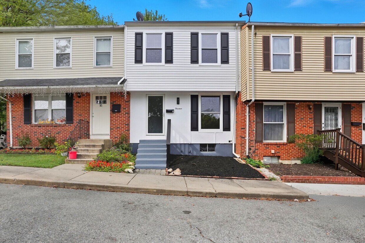 Foto principal - Recently Updated 3 Bedroom 1 Bath in Newar...