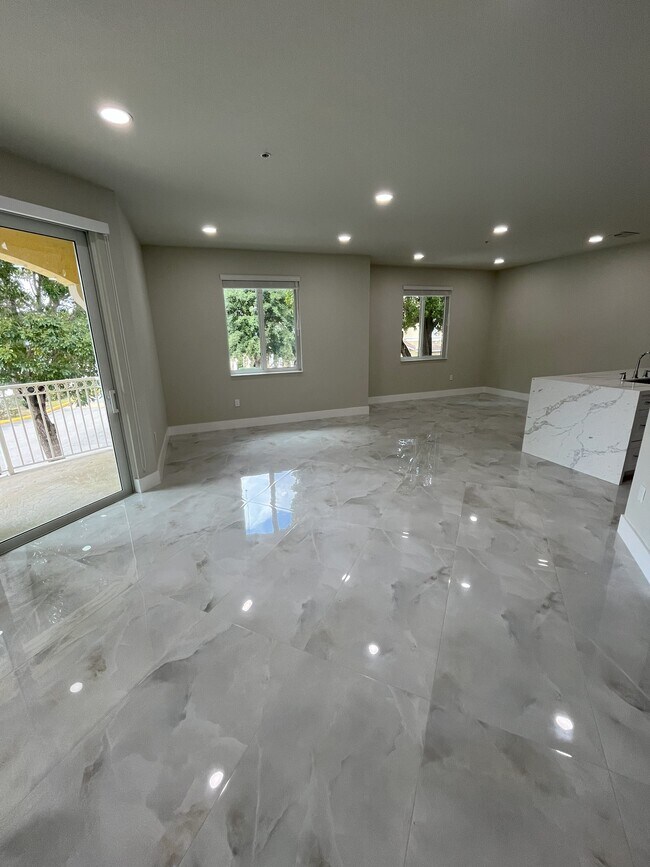Foto del edificio - 8906 W Flagler St