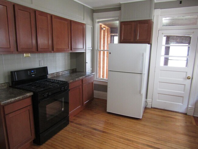 Building Photo - 980 Mt Pleasant St