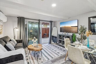 Building Photo - 609 Carlsbad St