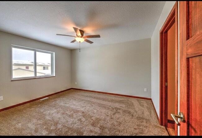 Foto del edificio - 419 Sierra Pl