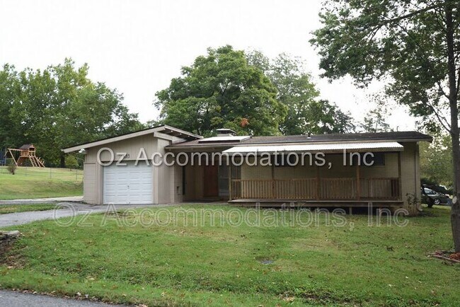 Building Photo - 533 S 76th Ter