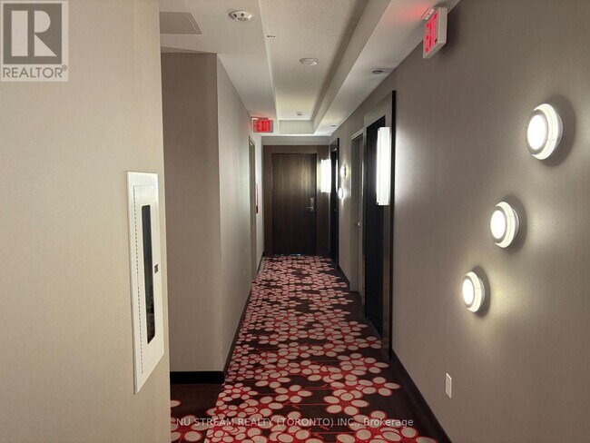 Photo du bâtiment - 88 Sheppard Ave E