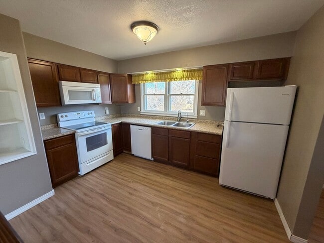 Building Photo - House for Rent!