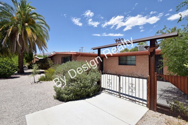 Foto del edificio - 3 Bed 2 Bath Midtown Duplex with Covered Parking & Storage
