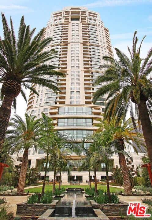 Foto principal - 1 W Century Dr