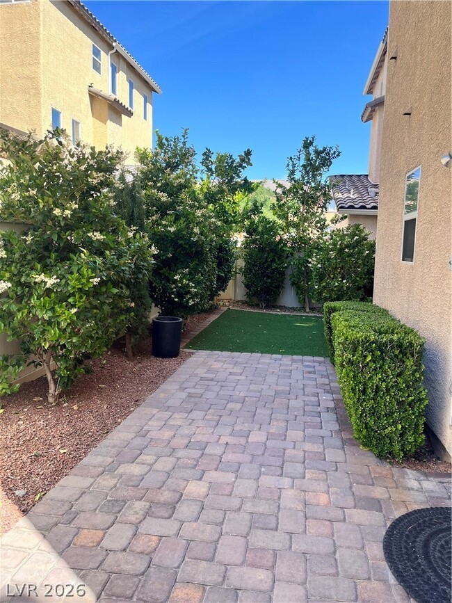 Building Photo - 10261 Ladybug Bend St
