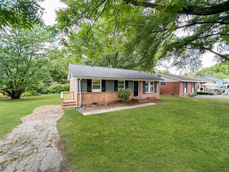 Primary Photo - 709 Thera Dr